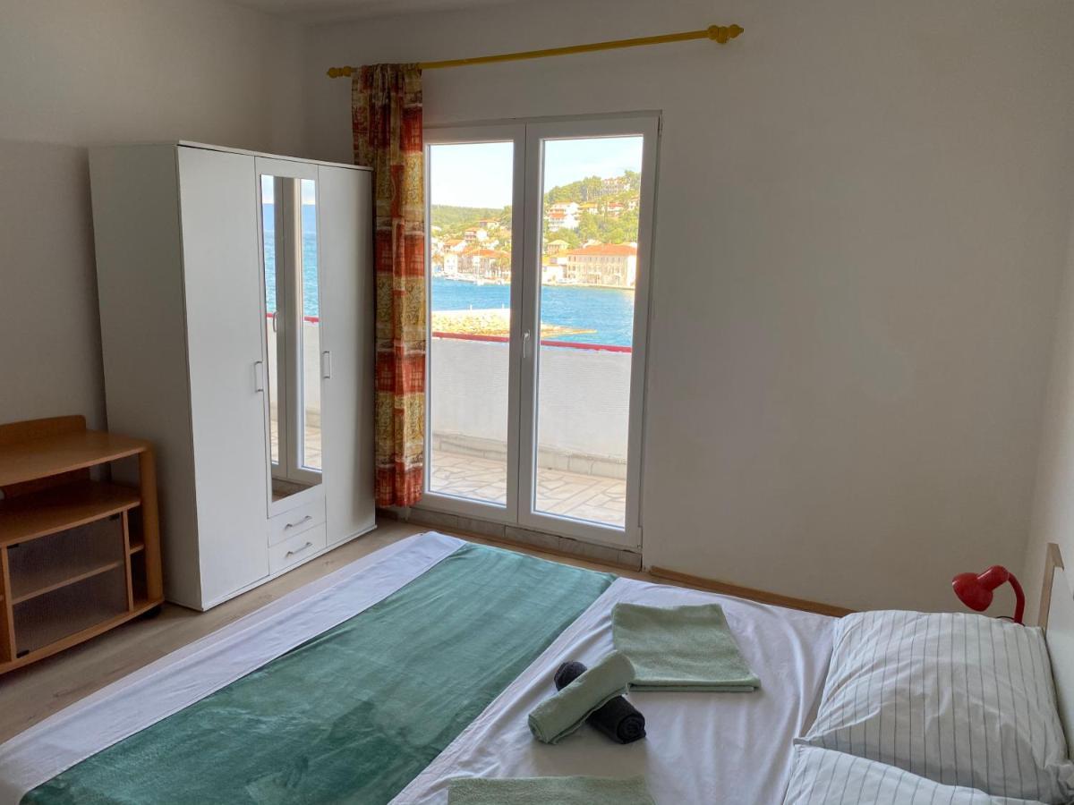 Apartments Peronja Jelsa Seafront מראה חיצוני תמונה