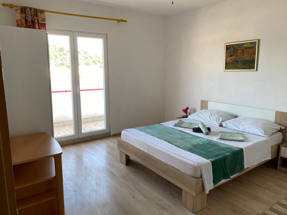 Apartments Peronja Jelsa Seafront מראה חיצוני תמונה