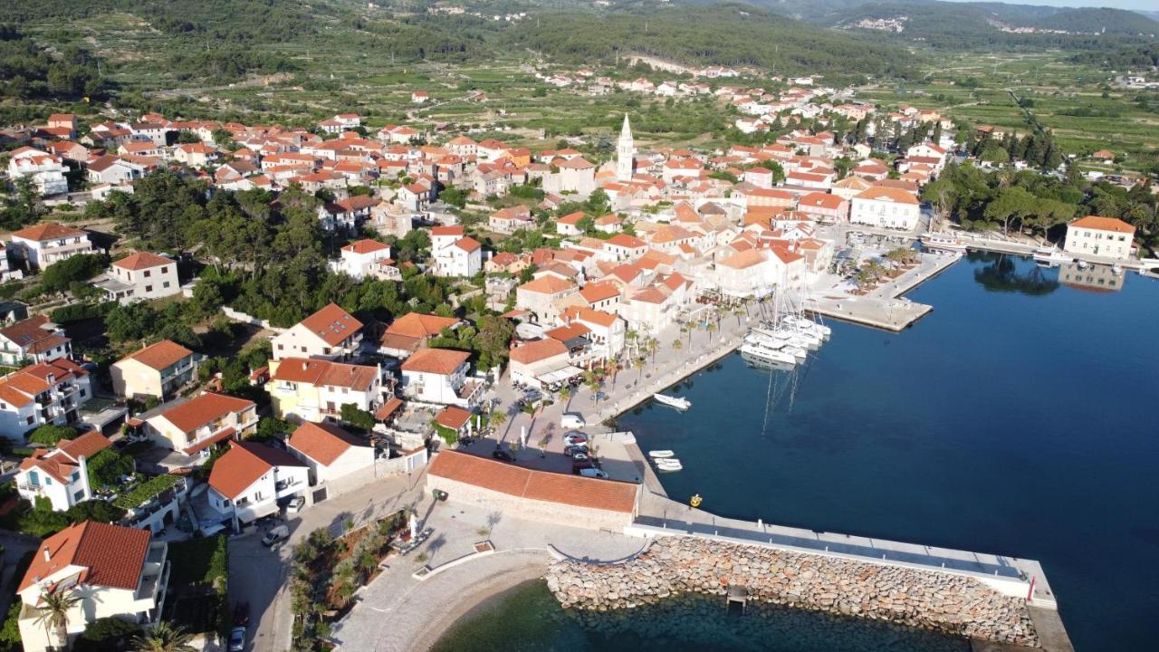 Apartments Peronja Jelsa Seafront מראה חיצוני תמונה