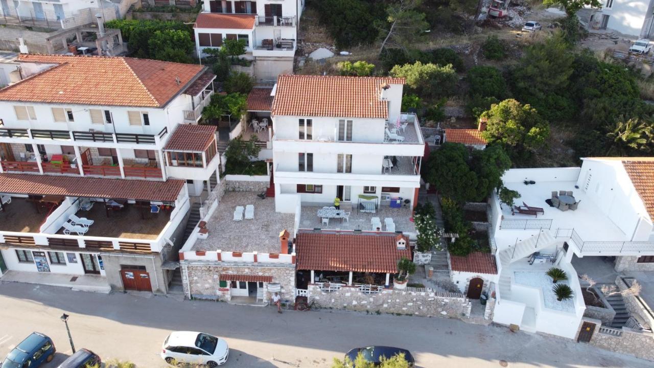 Apartments Peronja Jelsa Seafront מראה חיצוני תמונה