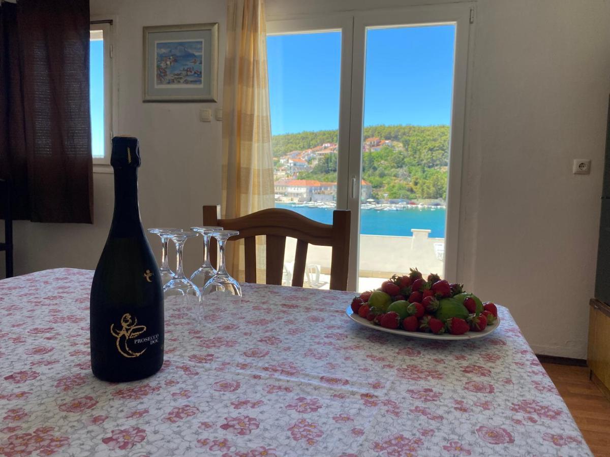 Apartments Peronja Jelsa Seafront מראה חיצוני תמונה