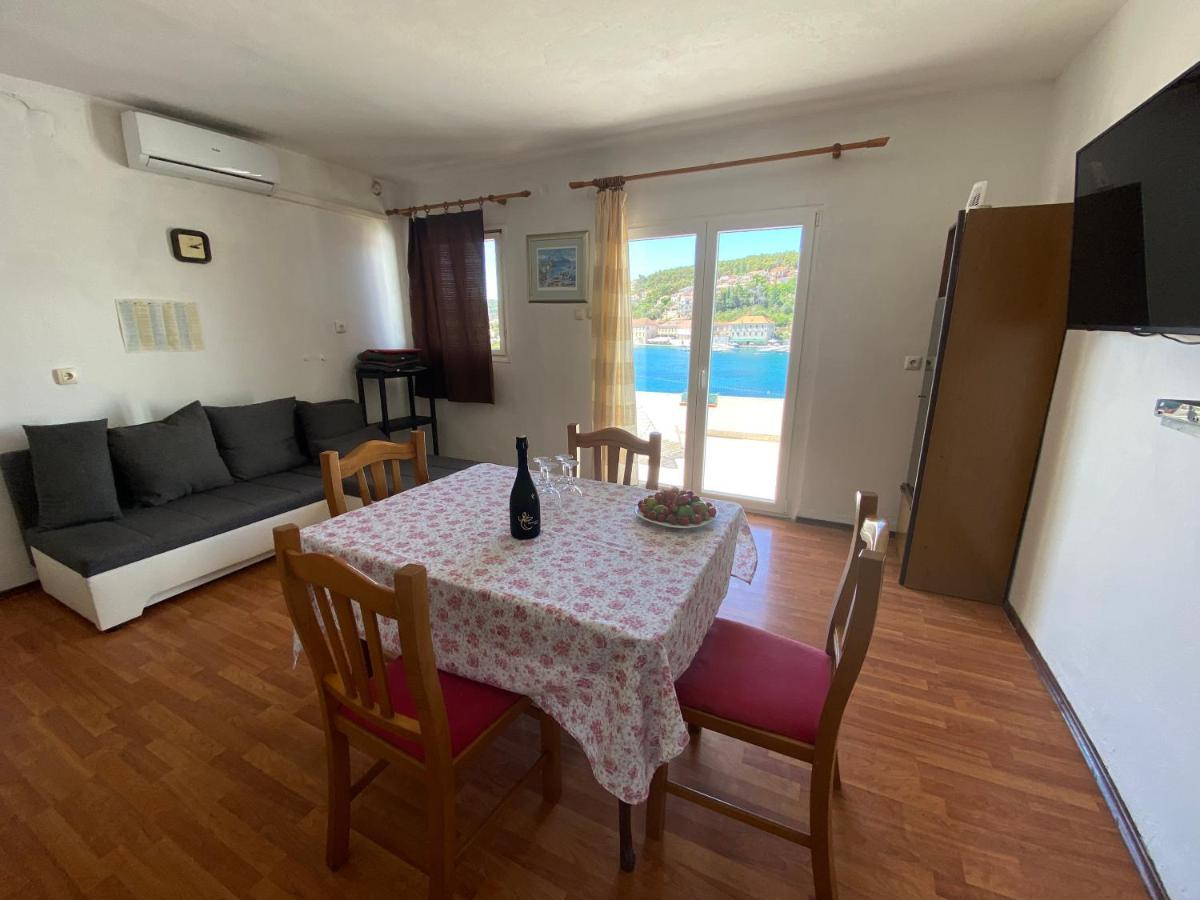 Apartments Peronja Jelsa Seafront מראה חיצוני תמונה