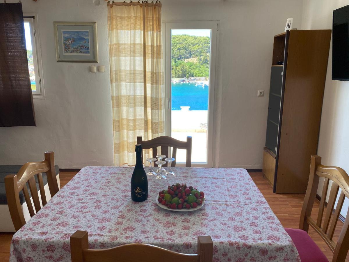 Apartments Peronja Jelsa Seafront מראה חיצוני תמונה