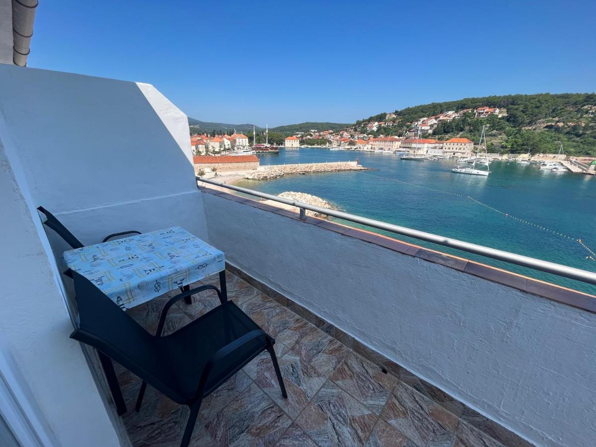 Apartments Peronja Jelsa Seafront מראה חיצוני תמונה