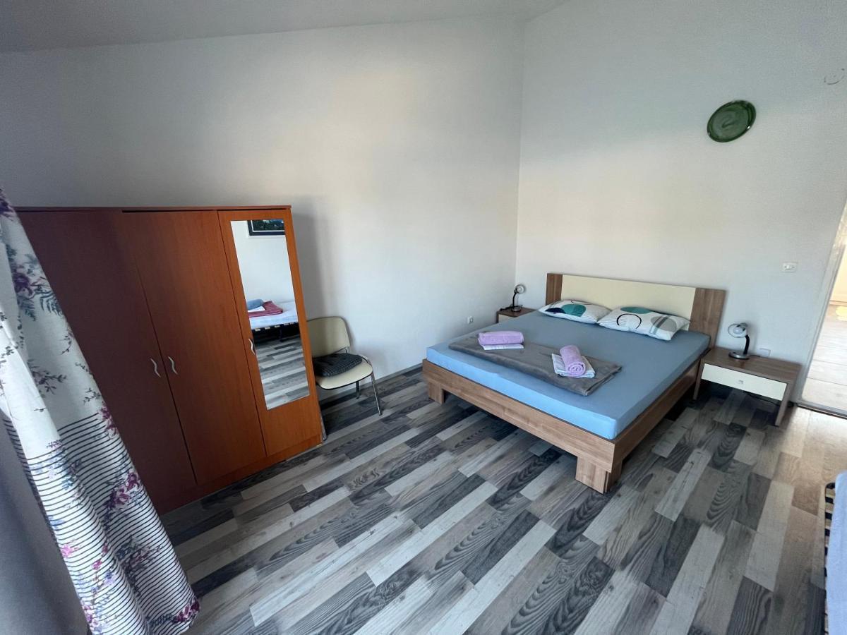 Apartments Peronja Jelsa Seafront מראה חיצוני תמונה