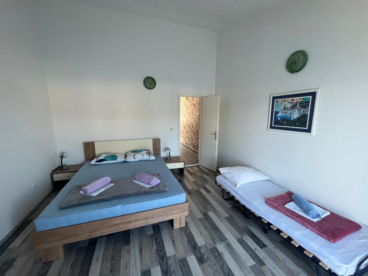 Apartments Peronja Jelsa Seafront מראה חיצוני תמונה