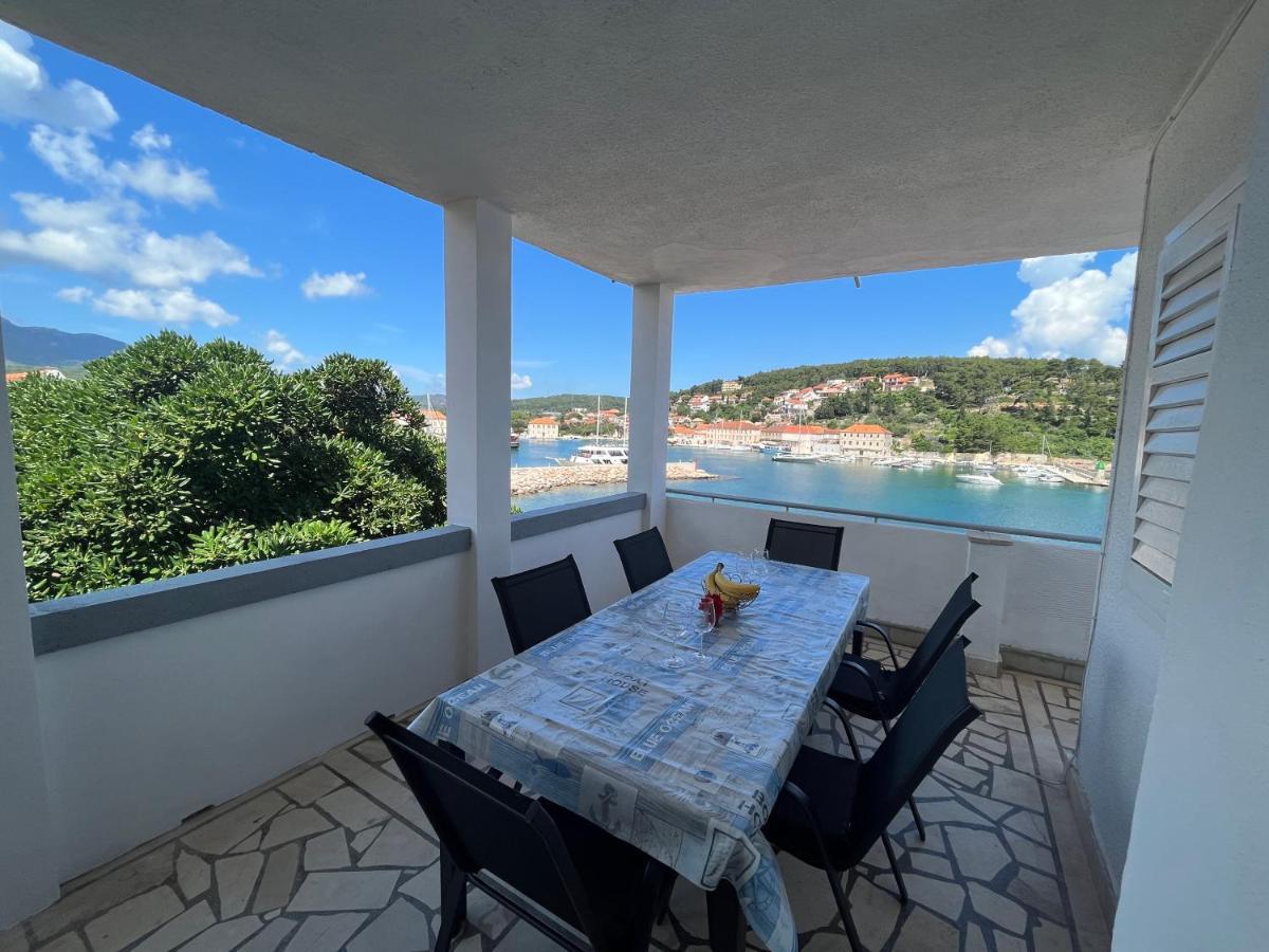 Apartments Peronja Jelsa Seafront מראה חיצוני תמונה