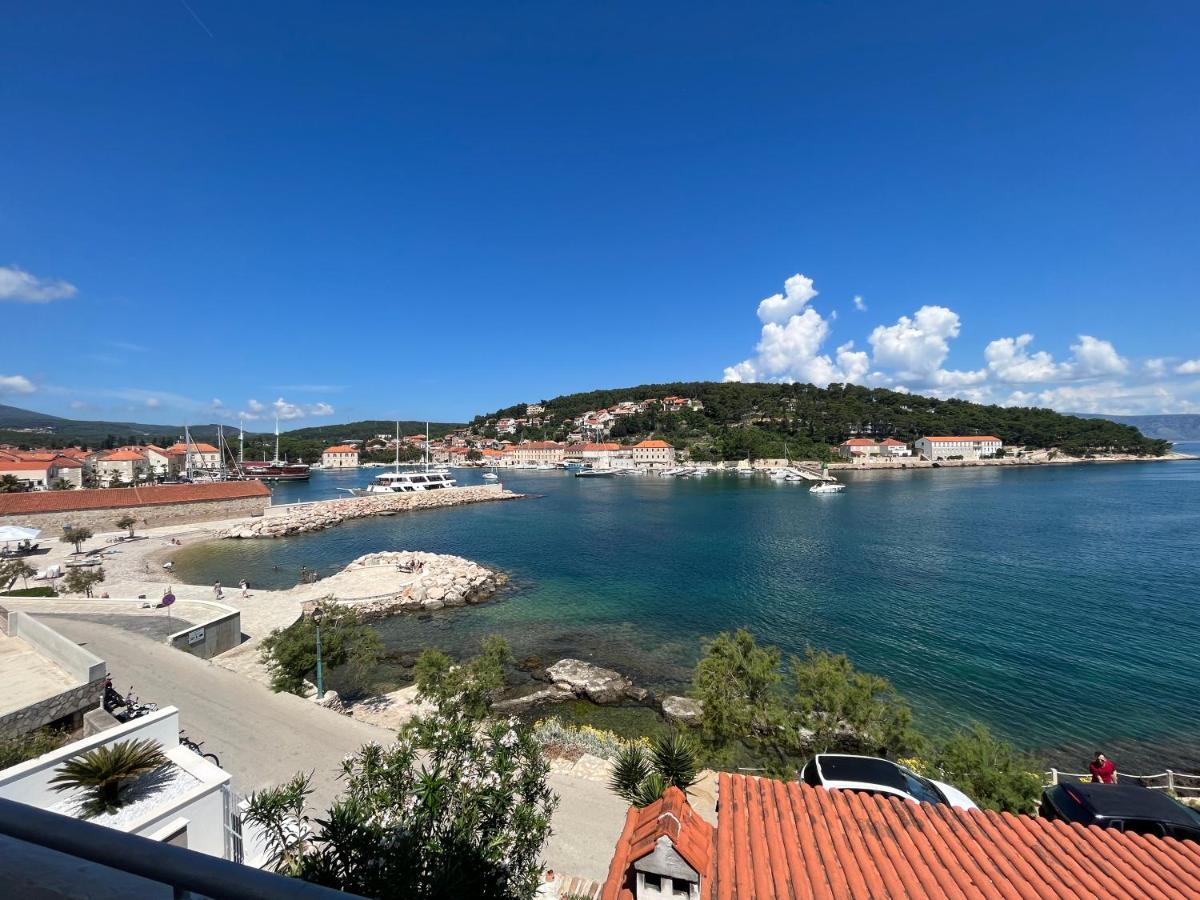Apartments Peronja Jelsa Seafront מראה חיצוני תמונה