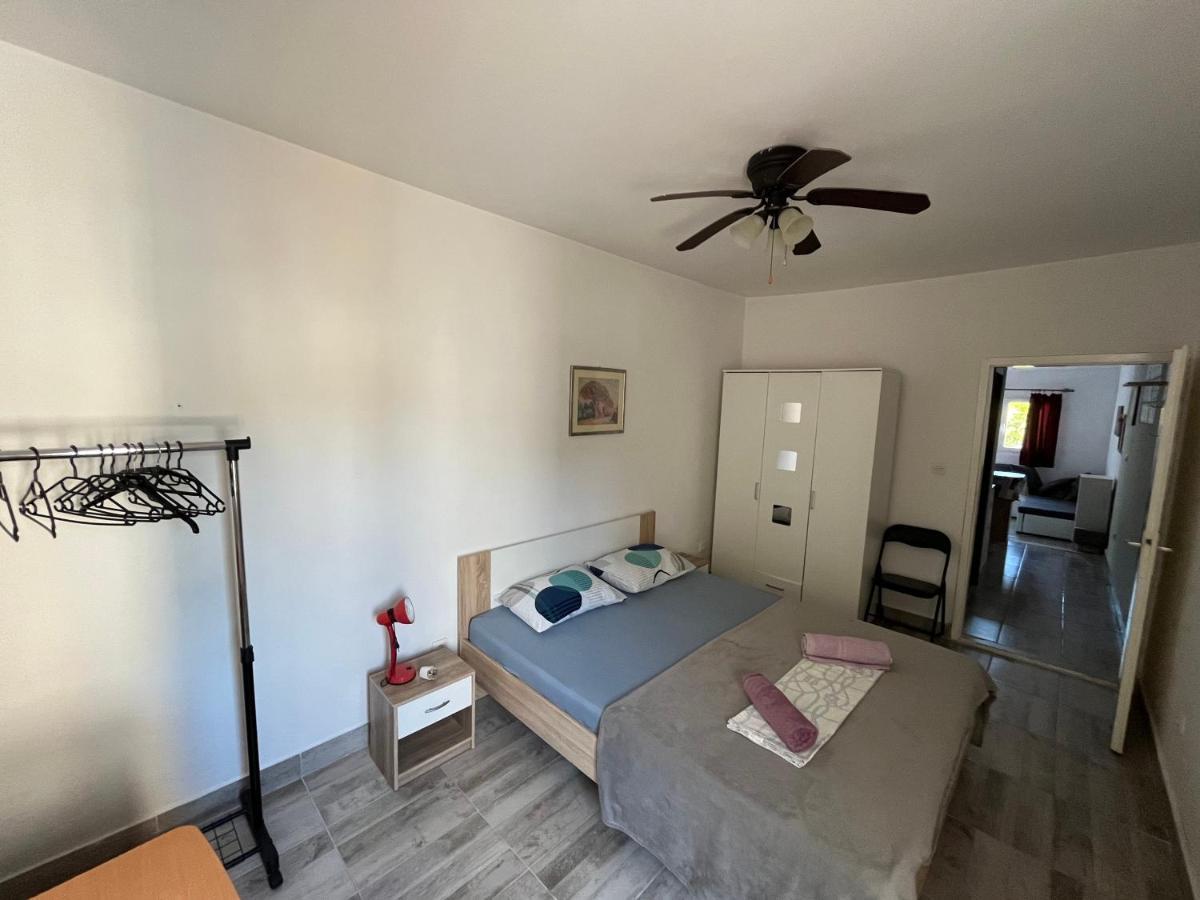 Apartments Peronja Jelsa Seafront מראה חיצוני תמונה