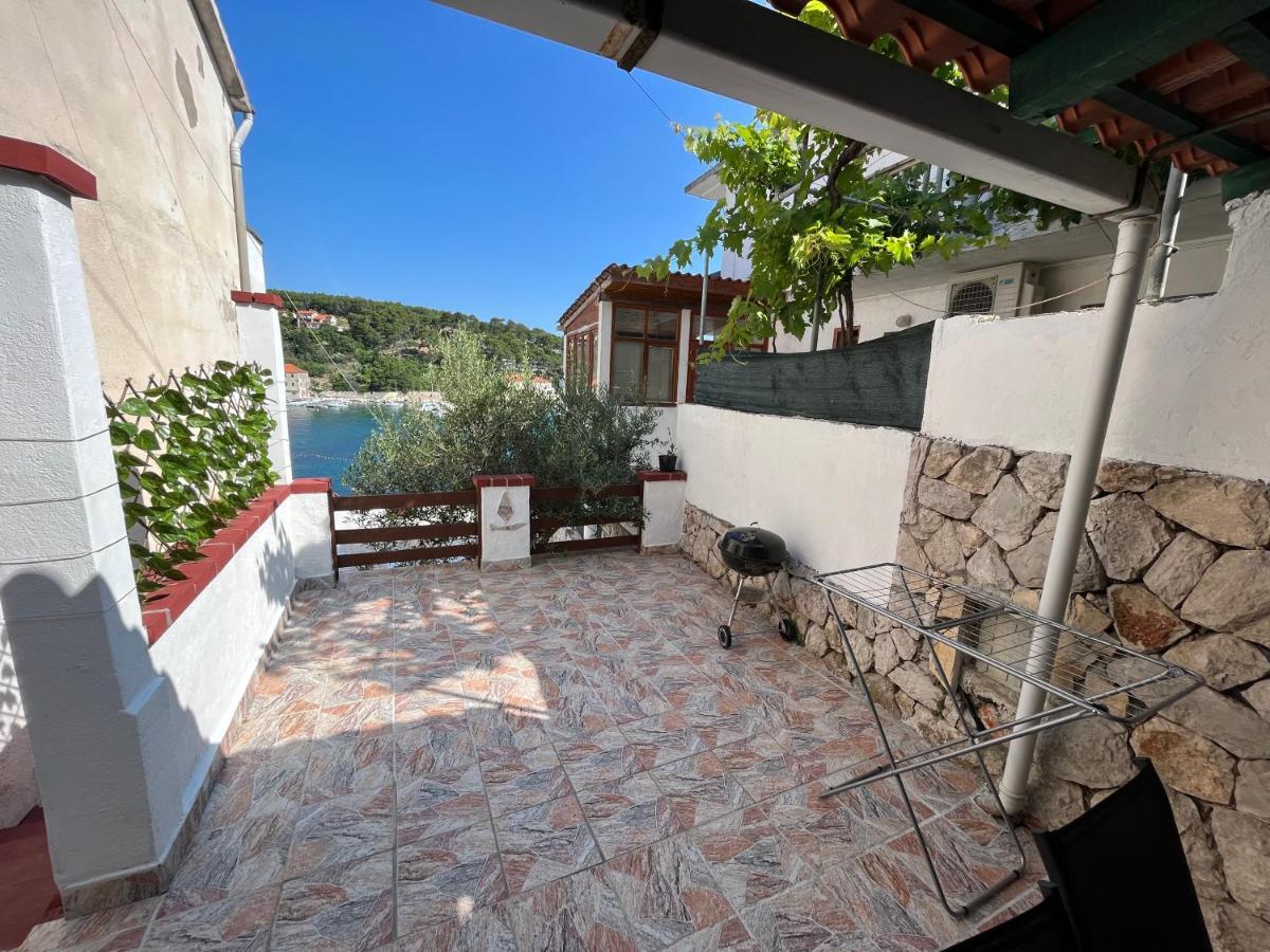 Apartments Peronja Jelsa Seafront מראה חיצוני תמונה