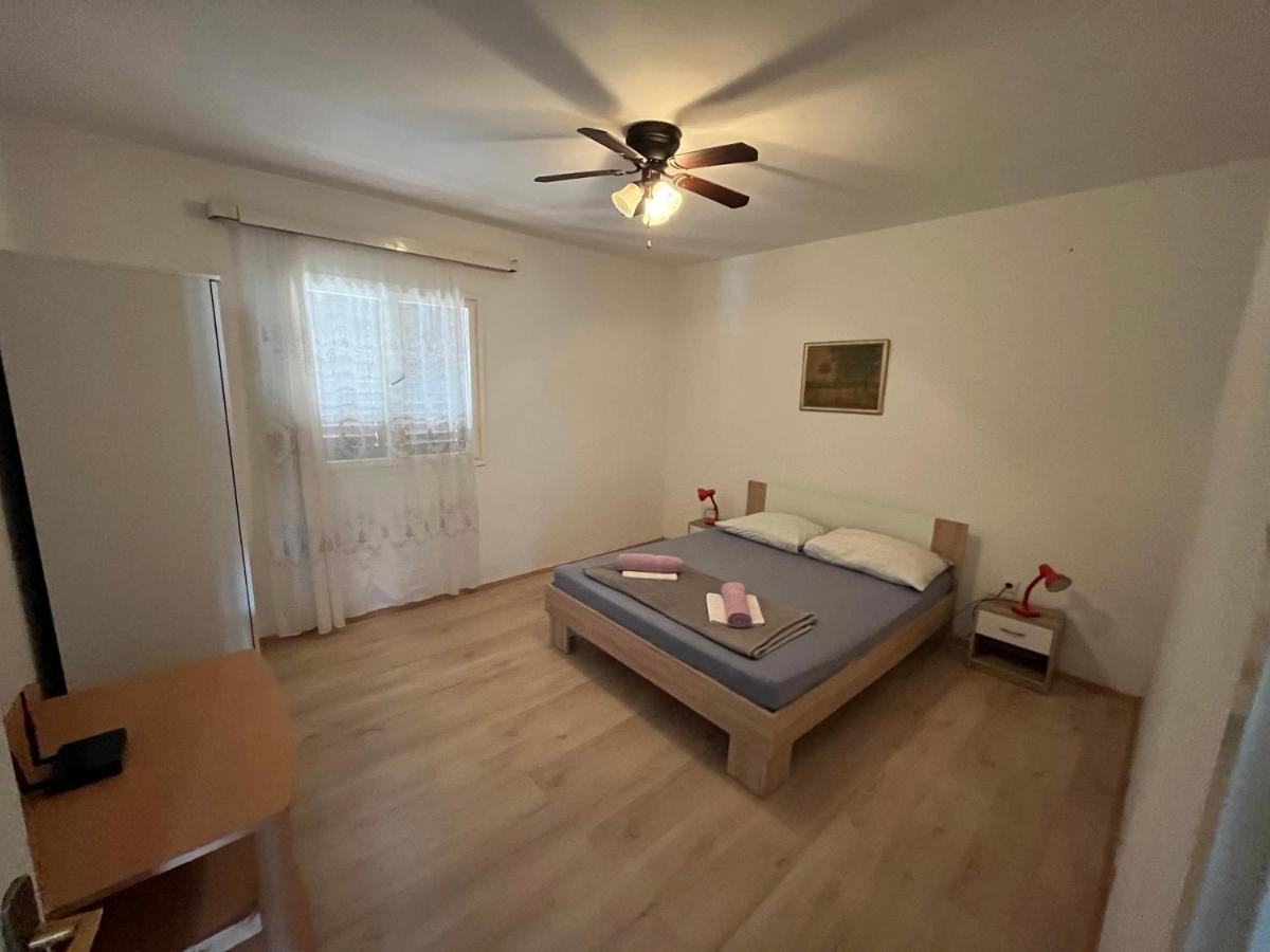 Apartments Peronja Jelsa Seafront מראה חיצוני תמונה