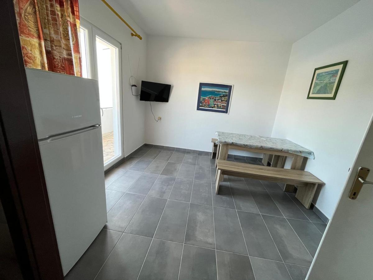 Apartments Peronja Jelsa Seafront מראה חיצוני תמונה