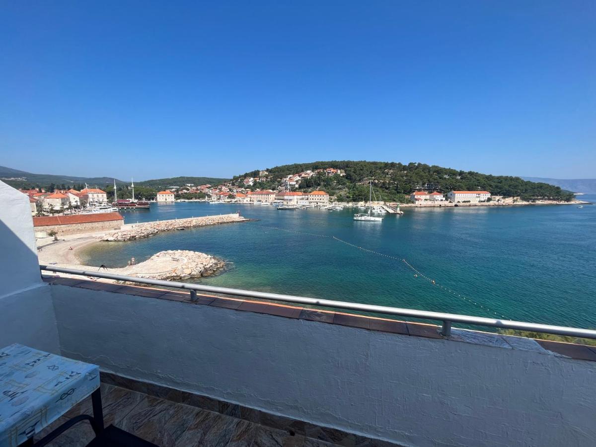Apartments Peronja Jelsa Seafront מראה חיצוני תמונה