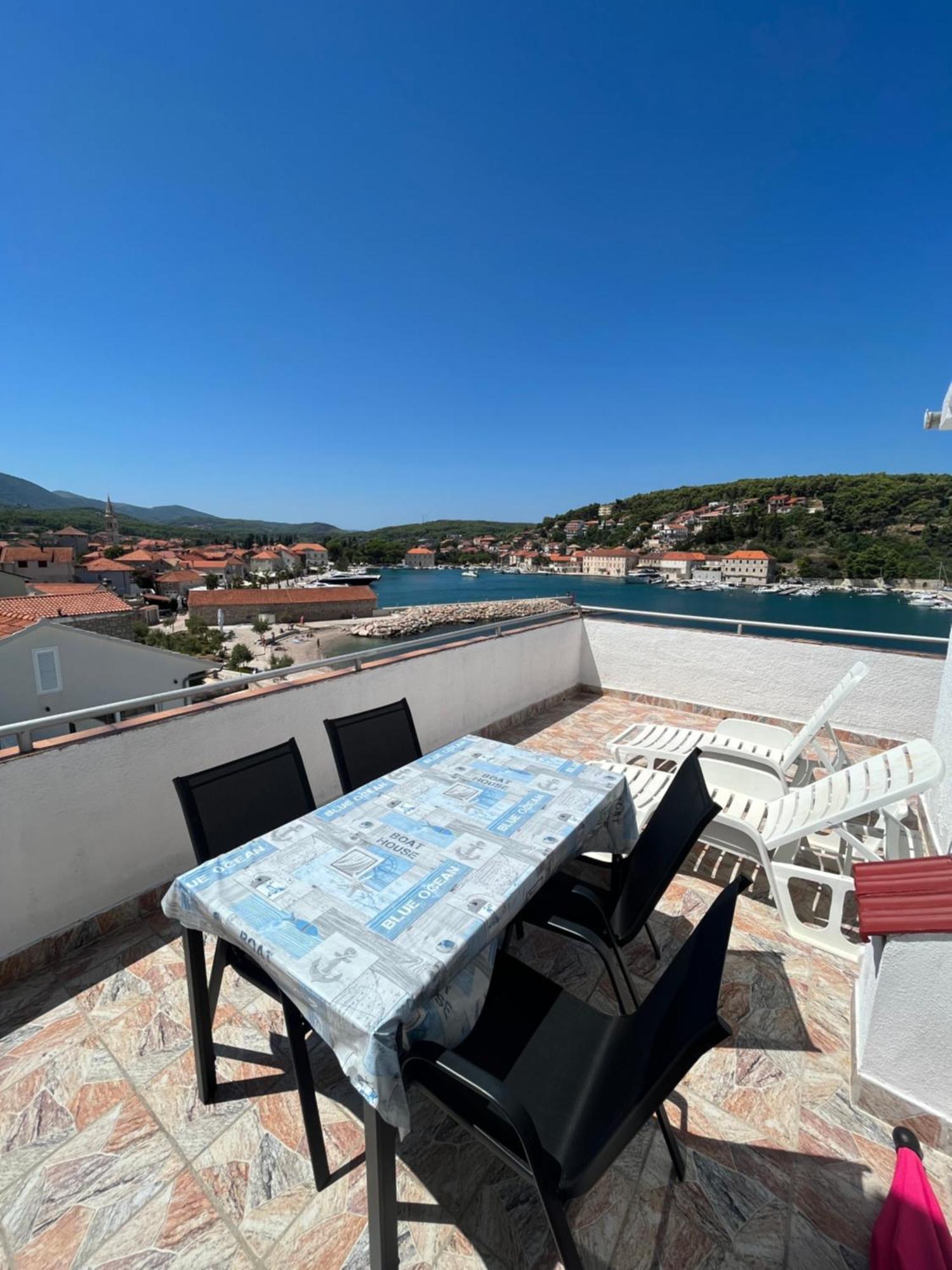 Apartments Peronja Jelsa Seafront מראה חיצוני תמונה