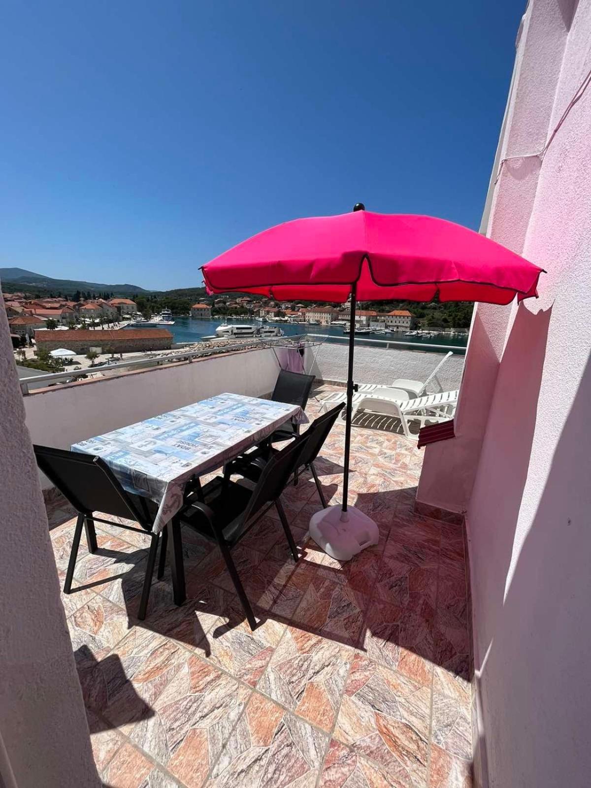 Apartments Peronja Jelsa Seafront מראה חיצוני תמונה