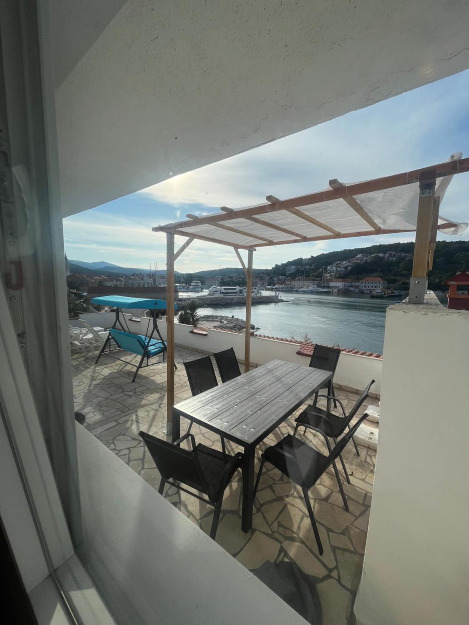 Apartments Peronja Jelsa Seafront מראה חיצוני תמונה