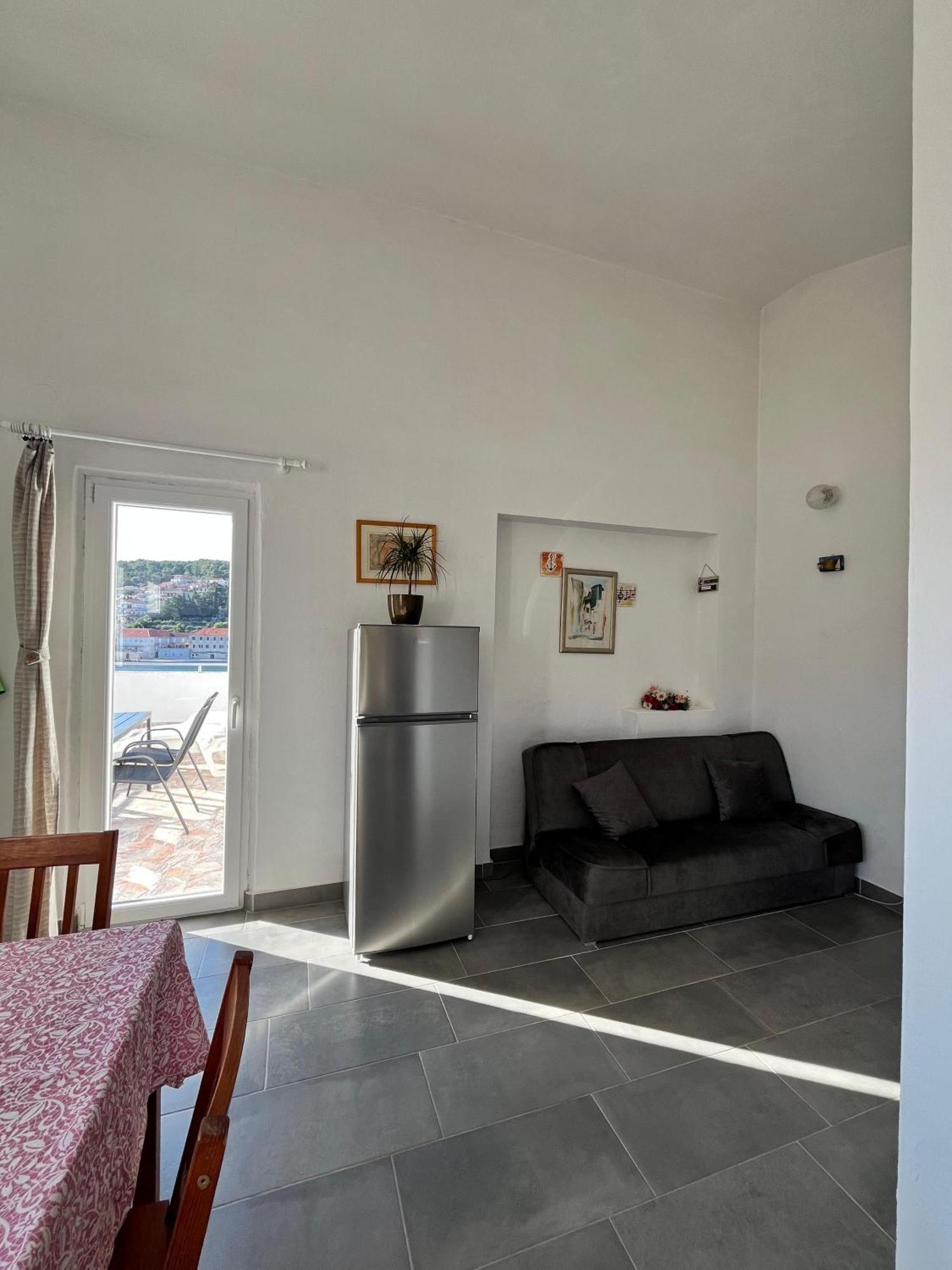 Apartments Peronja Jelsa Seafront מראה חיצוני תמונה