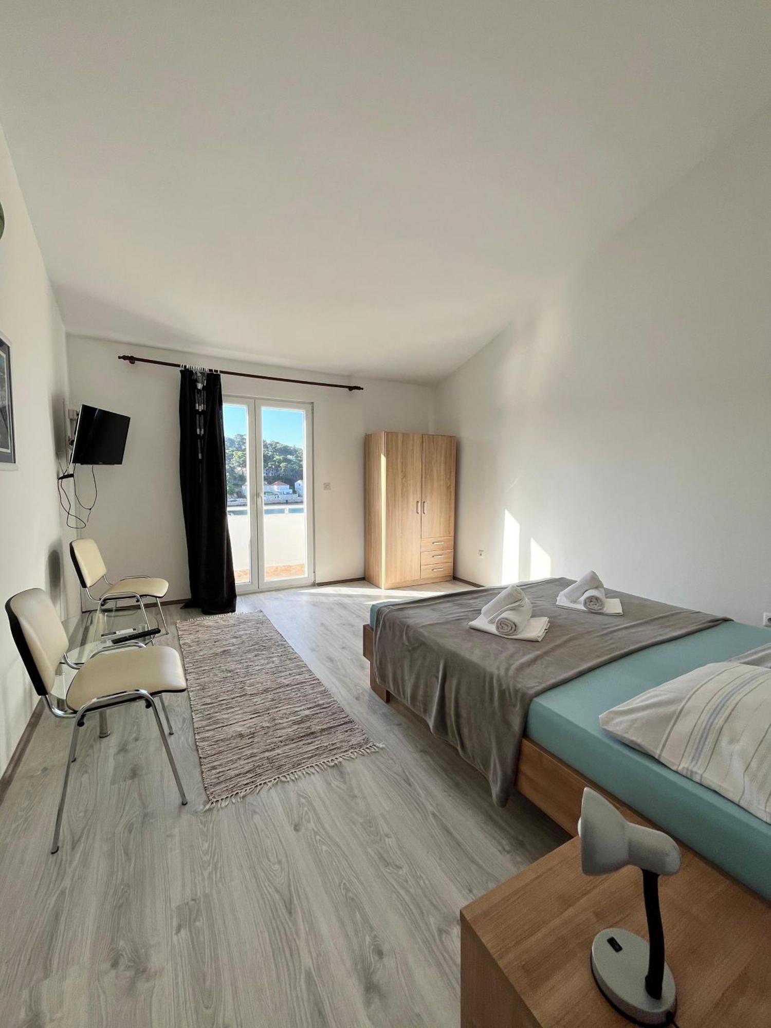 Apartments Peronja Jelsa Seafront מראה חיצוני תמונה