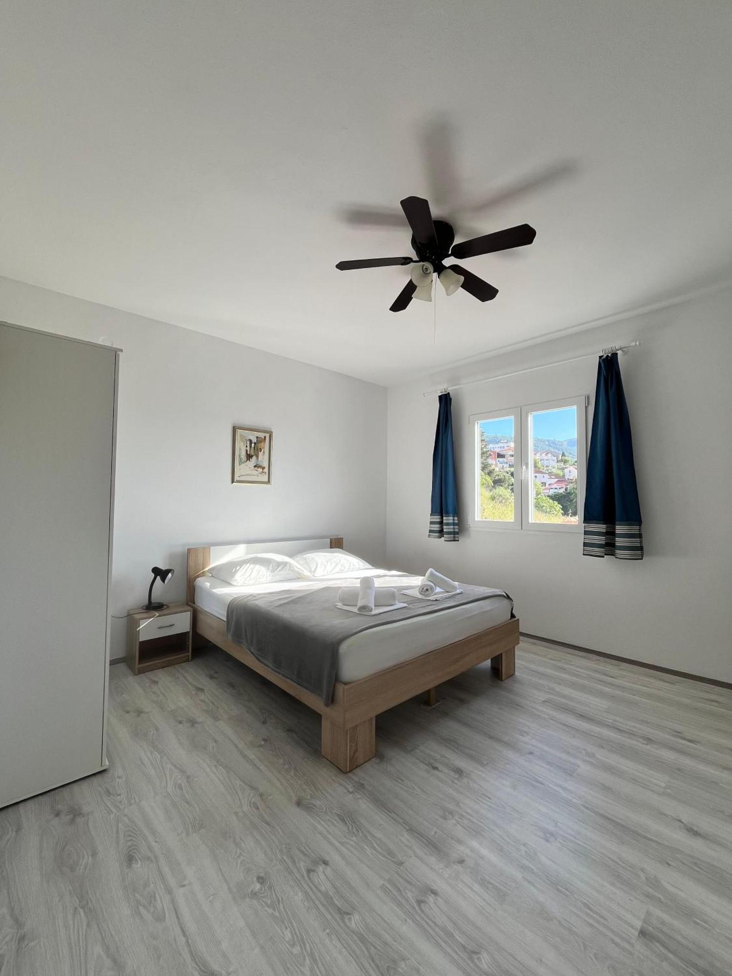 Apartments Peronja Jelsa Seafront מראה חיצוני תמונה