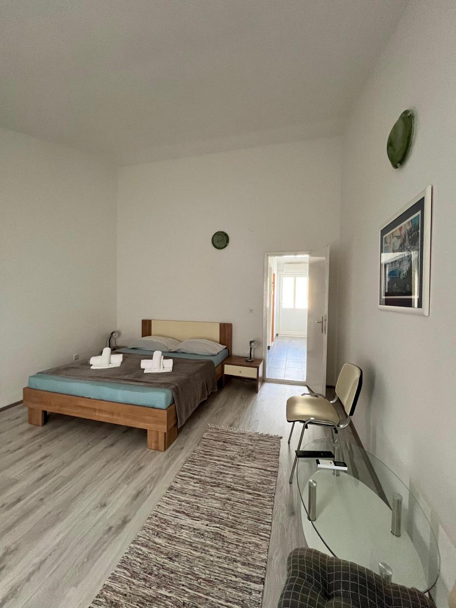 Apartments Peronja Jelsa Seafront מראה חיצוני תמונה
