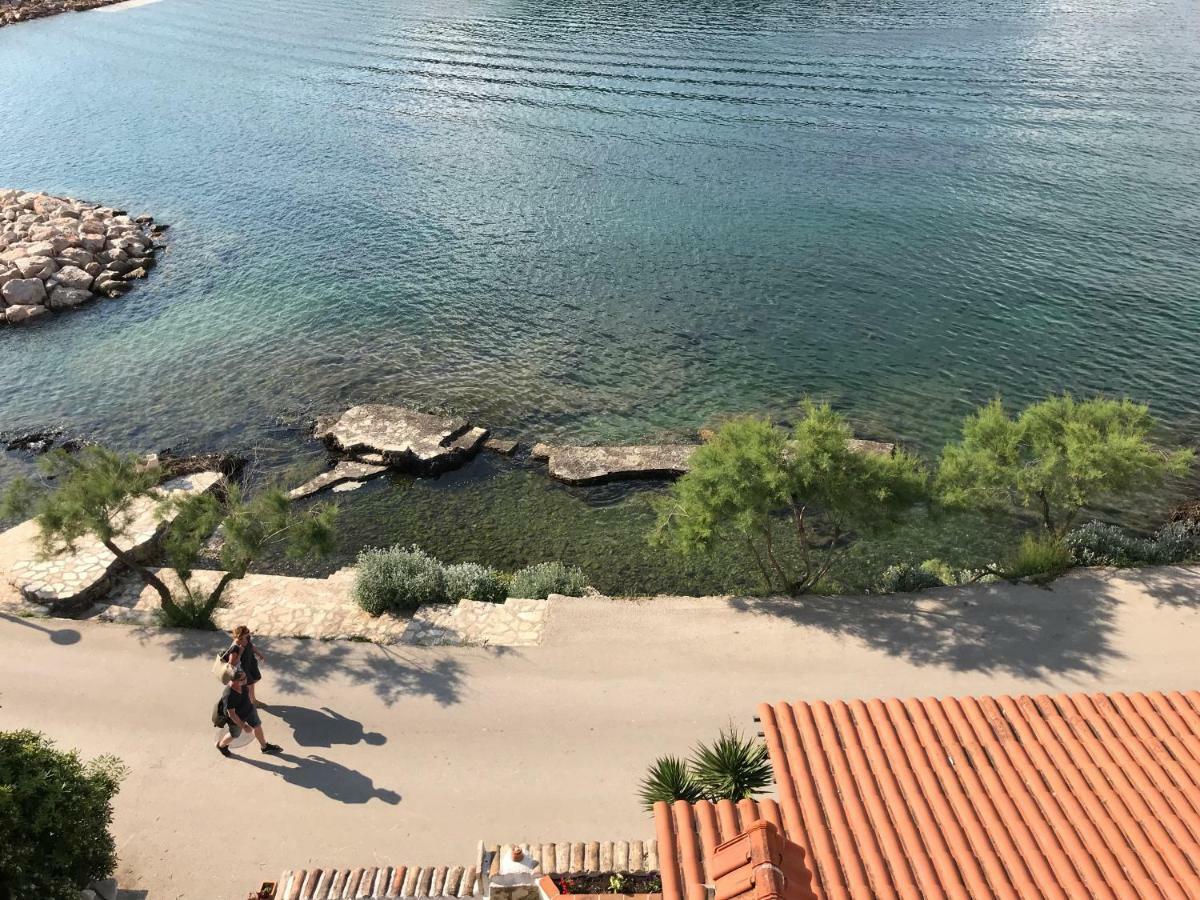 Apartments Peronja Jelsa Seafront מראה חיצוני תמונה