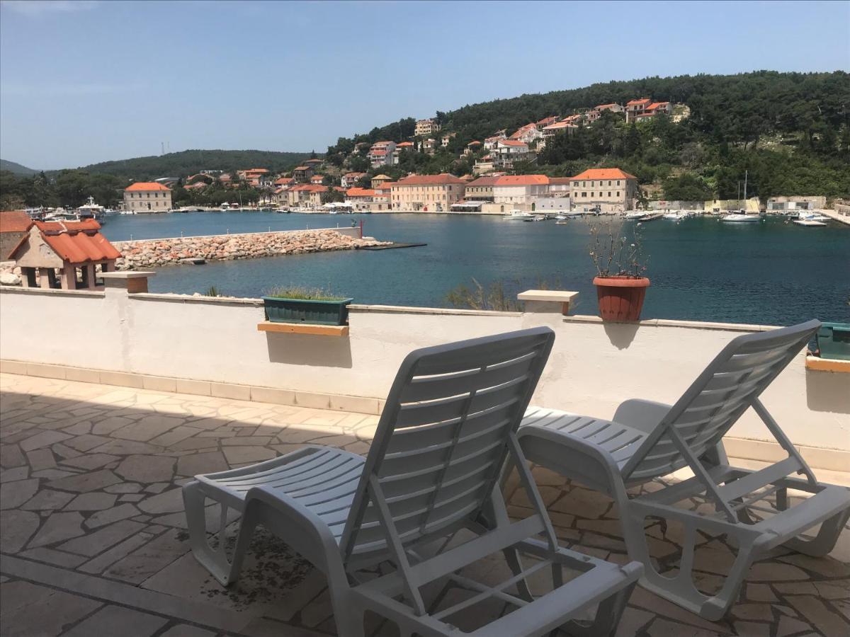 Apartments Peronja Jelsa Seafront מראה חיצוני תמונה
